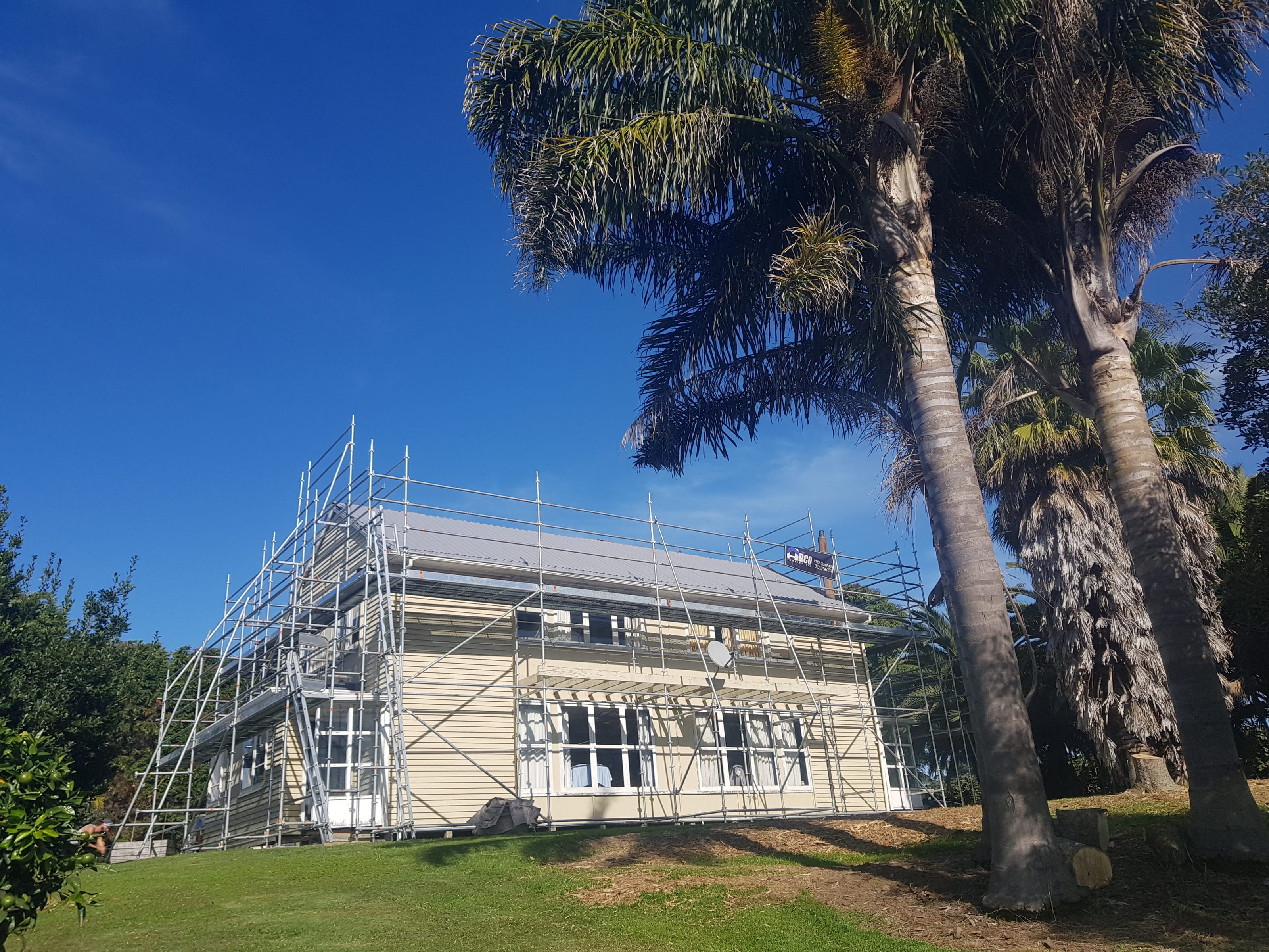 Roof edge protection and scaffolding system